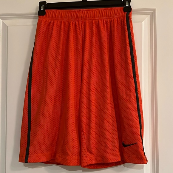 Nike boys active shorts, EUC - Picture 1 of 4